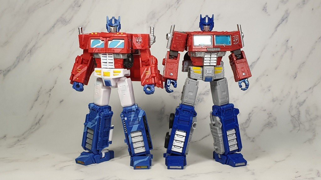 Transformers News: New In Hand Images of Transformers War for Cybertron Trilogy Earthrise Leader Class Optimus Prime