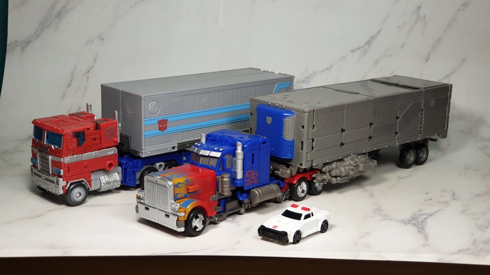 Transformers News: New In Hand Images of Transformers War for Cybertron Trilogy Earthrise Leader Class Optimus Prime