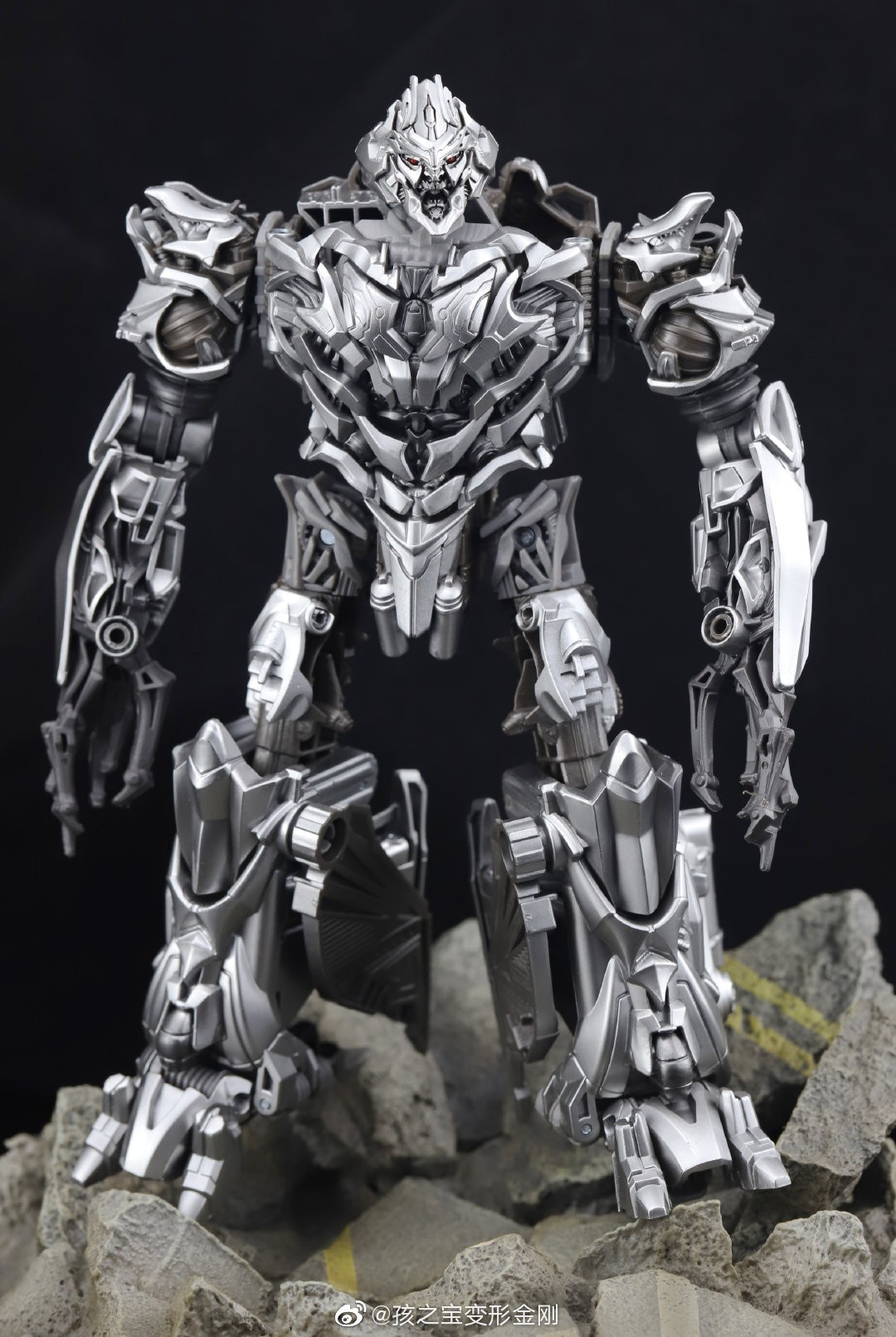 Transformers News: New Images of Upcoming Studio Series Figures Bumblebee, Soundwave, Megatron and Shockwave