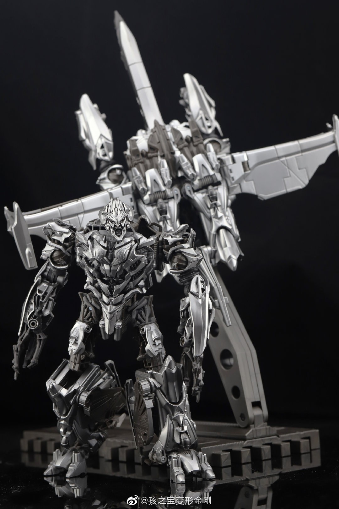 Transformers News: New Images of Upcoming Studio Series Figures Bumblebee, Soundwave, Megatron and Shockwave