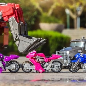 Transformers News: New Images of Transformers Studio Series 52 Arcee, Elita 1, Chromia Three Pack