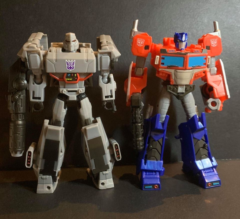 Transformers News: In Hand Images of Wave 1 Cyberverse Deluxe Figures and Canadian Sighting Transformers News: In Hand Images of Wave 1 Cyberverse Deluxe Figures and Canadian Sighting