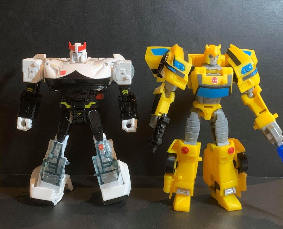 Transformers News: In Hand Images of Wave 1 Cyberverse Deluxe Figures and Canadian Sighting Transformers News: In Hand Images of Wave 1 Cyberverse Deluxe Figures and Canadian Sighting