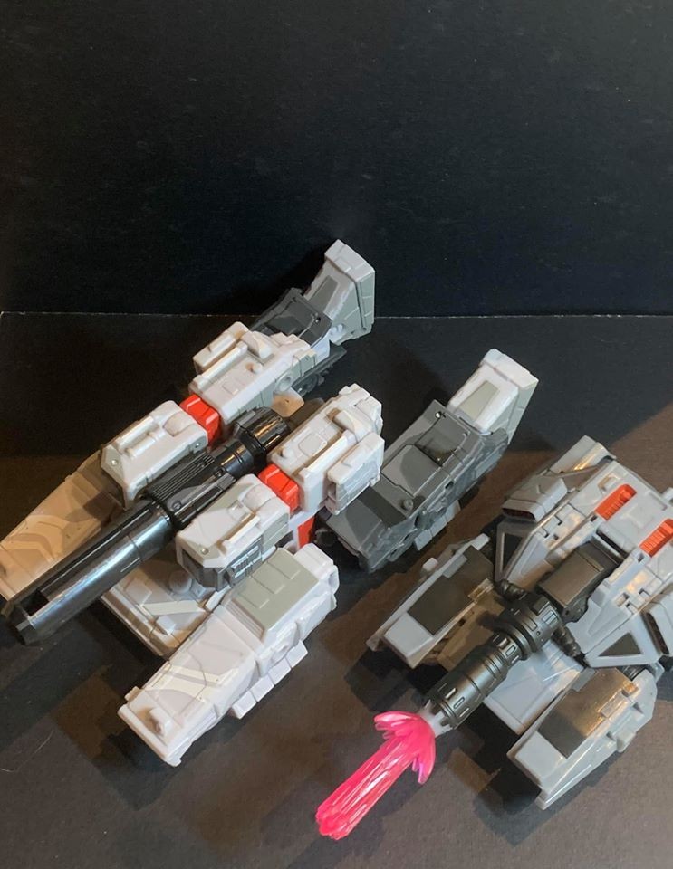Transformers News: In Hand Images of Wave 1 Cyberverse Deluxe Figures and Canadian Sighting Transformers News: In Hand Images of Wave 1 Cyberverse Deluxe Figures and Canadian Sighting