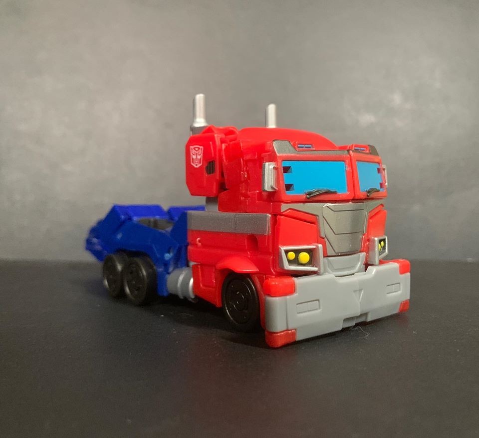 Transformers News: In Hand Images of Wave 1 Cyberverse Deluxe Figures and Canadian Sighting Transformers News: In Hand Images of Wave 1 Cyberverse Deluxe Figures and Canadian Sighting