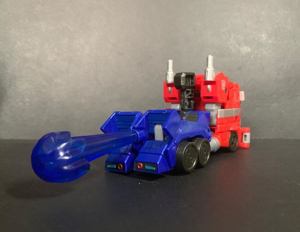 Transformers News: In Hand Images of Wave 1 Cyberverse Deluxe Figures and Canadian Sighting Transformers News: In Hand Images of Wave 1 Cyberverse Deluxe Figures and Canadian Sighting
