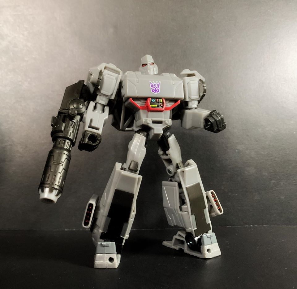 Transformers News: In Hand Images of Wave 1 Cyberverse Deluxe Figures and Canadian Sighting Transformers News: In Hand Images of Wave 1 Cyberverse Deluxe Figures and Canadian Sighting