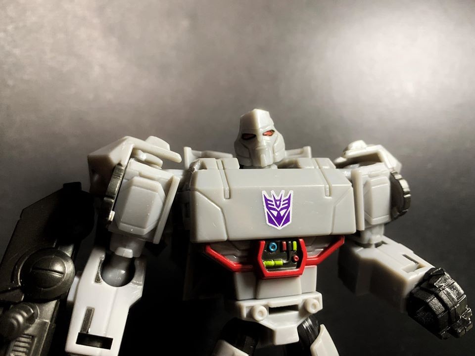 Transformers News: In Hand Images of Wave 1 Cyberverse Deluxe Figures and Canadian Sighting Transformers News: In Hand Images of Wave 1 Cyberverse Deluxe Figures and Canadian Sighting
