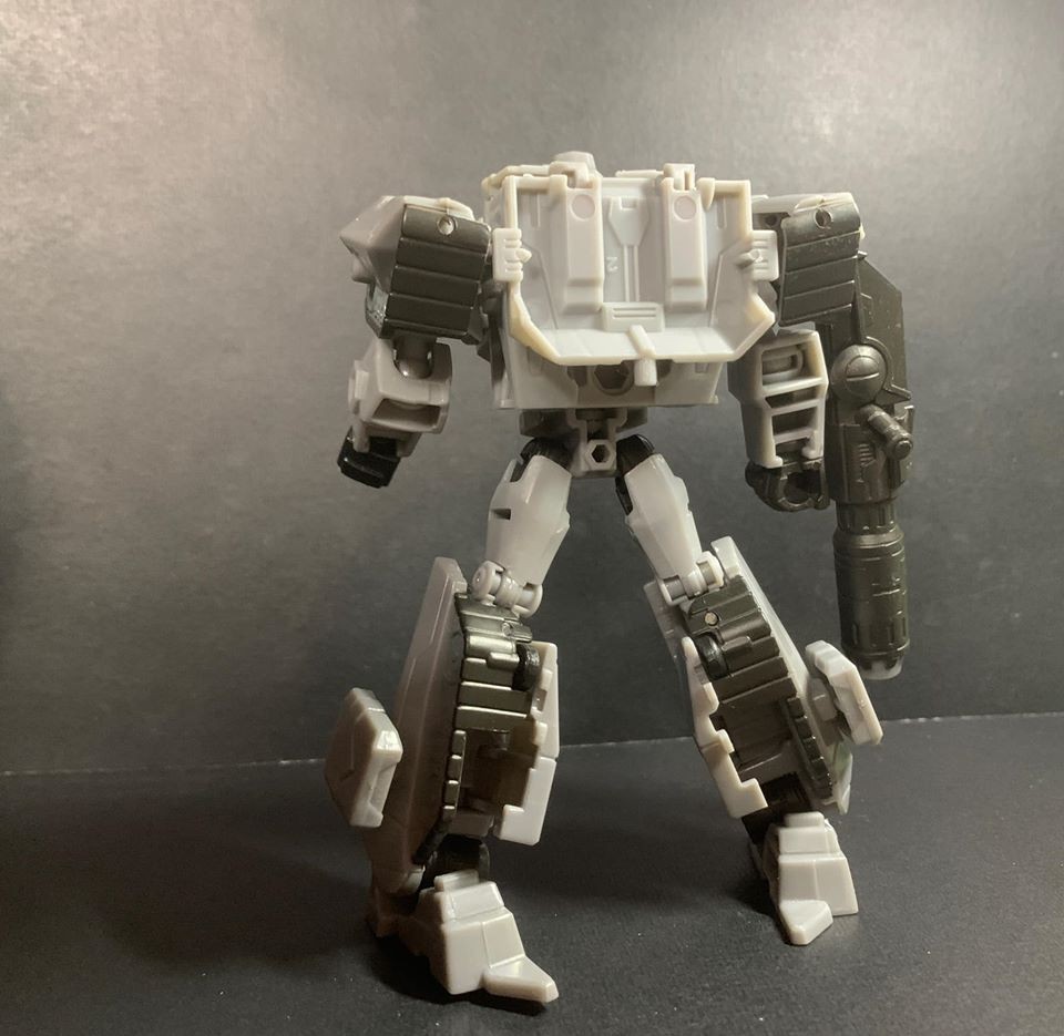 Transformers News: In Hand Images of Wave 1 Cyberverse Deluxe Figures and Canadian Sighting Transformers News: In Hand Images of Wave 1 Cyberverse Deluxe Figures and Canadian Sighting