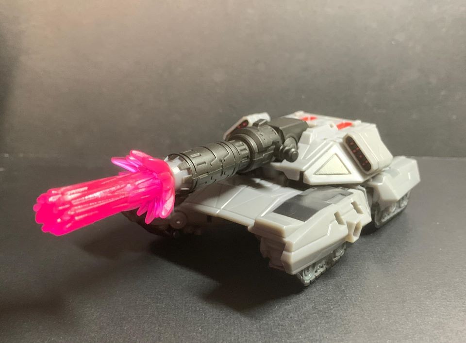 Transformers News: In Hand Images of Wave 1 Cyberverse Deluxe Figures and Canadian Sighting Transformers News: In Hand Images of Wave 1 Cyberverse Deluxe Figures and Canadian Sighting
