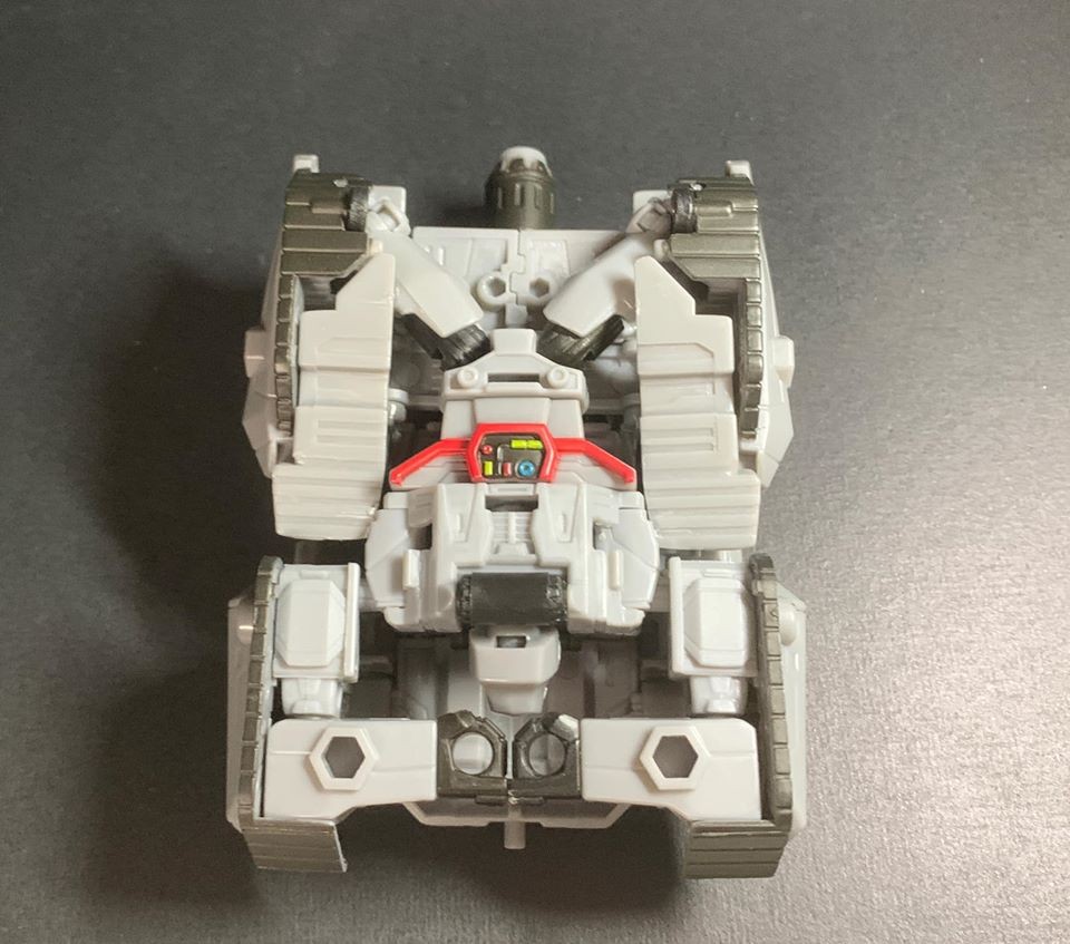 Transformers News: In Hand Images of Wave 1 Cyberverse Deluxe Figures and Canadian Sighting Transformers News: In Hand Images of Wave 1 Cyberverse Deluxe Figures and Canadian Sighting
