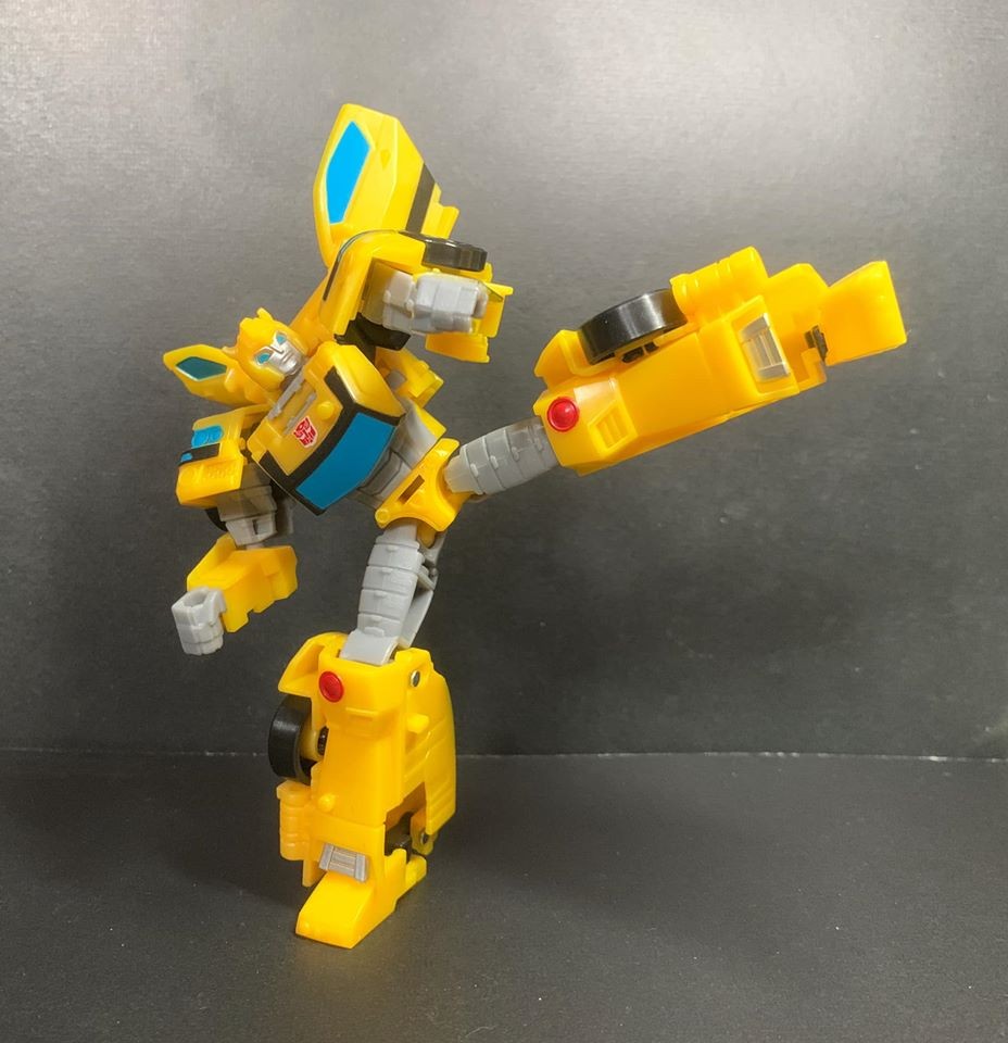 Transformers News: In Hand Images of Wave 1 Cyberverse Deluxe Figures and Canadian Sighting Transformers News: In Hand Images of Wave 1 Cyberverse Deluxe Figures and Canadian Sighting
