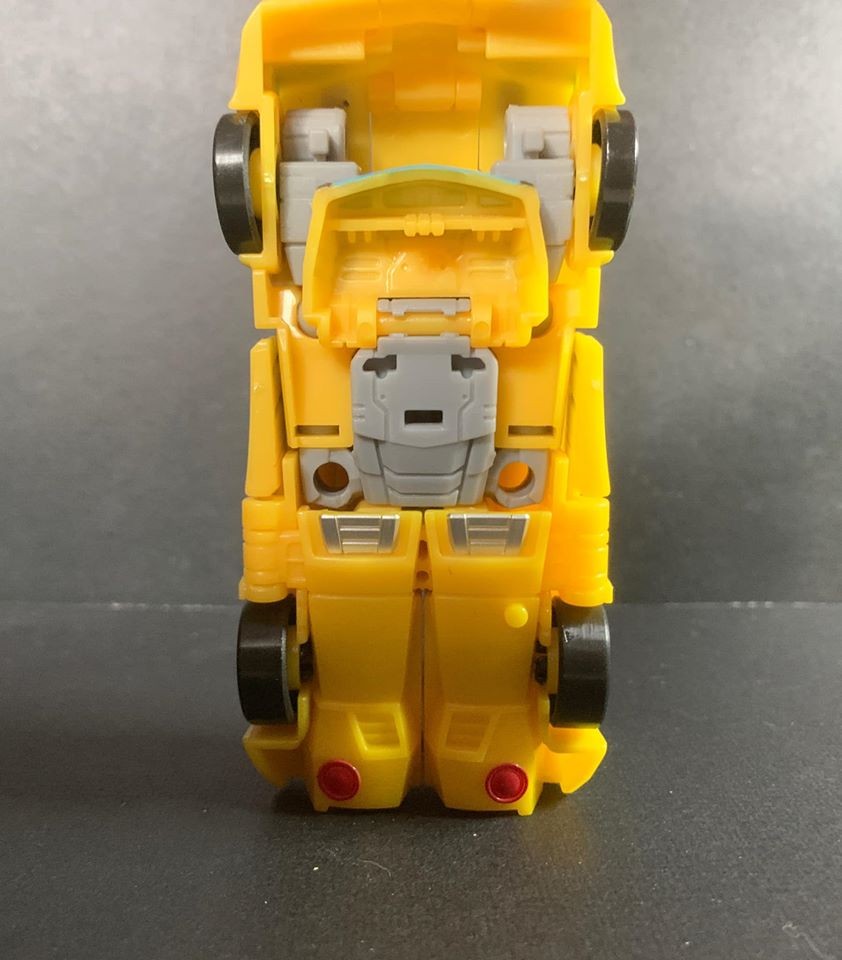 Transformers News: In Hand Images of Wave 1 Cyberverse Deluxe Figures and Canadian Sighting Transformers News: In Hand Images of Wave 1 Cyberverse Deluxe Figures and Canadian Sighting