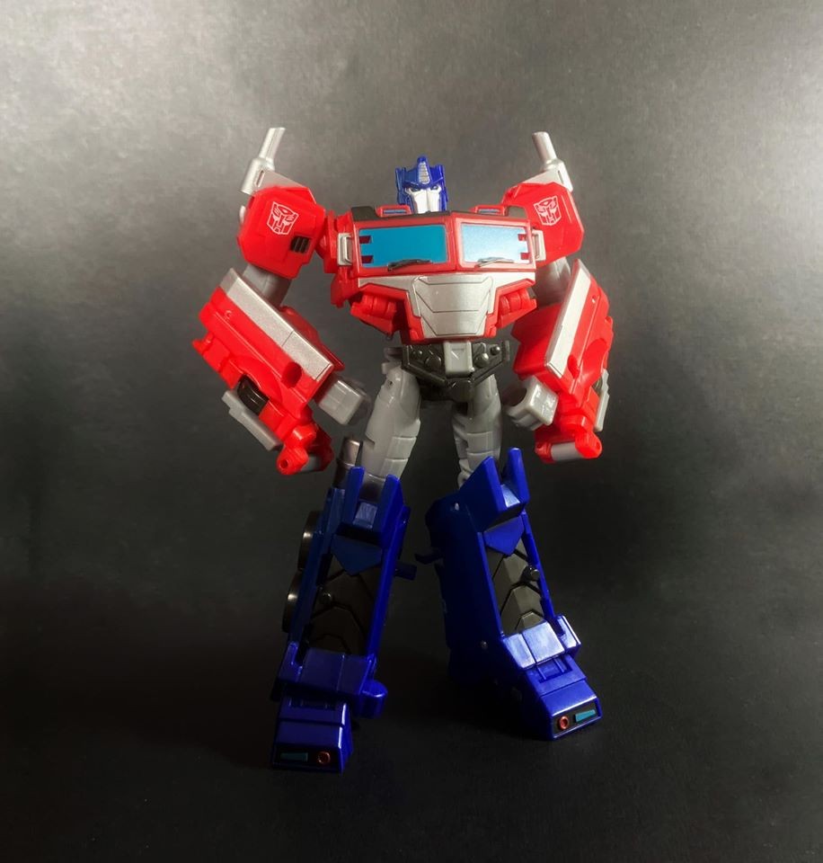 Transformers News: In Hand Images of Wave 1 Cyberverse Deluxe Figures and Canadian Sighting Transformers News: In Hand Images of Wave 1 Cyberverse Deluxe Figures and Canadian Sighting