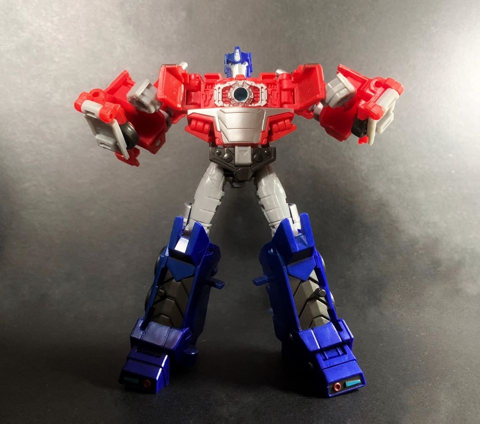 Transformers News: In Hand Images of Wave 1 Cyberverse Deluxe Figures and Canadian Sighting Transformers News: In Hand Images of Wave 1 Cyberverse Deluxe Figures and Canadian Sighting