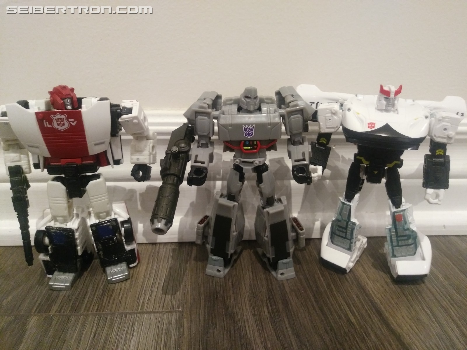 Transformers News: Pictorial Review of Deluxe Megatron from Transformers Cyberverse Transformers News: Pictorial Review of Deluxe Megatron from Transformers Cyberverse