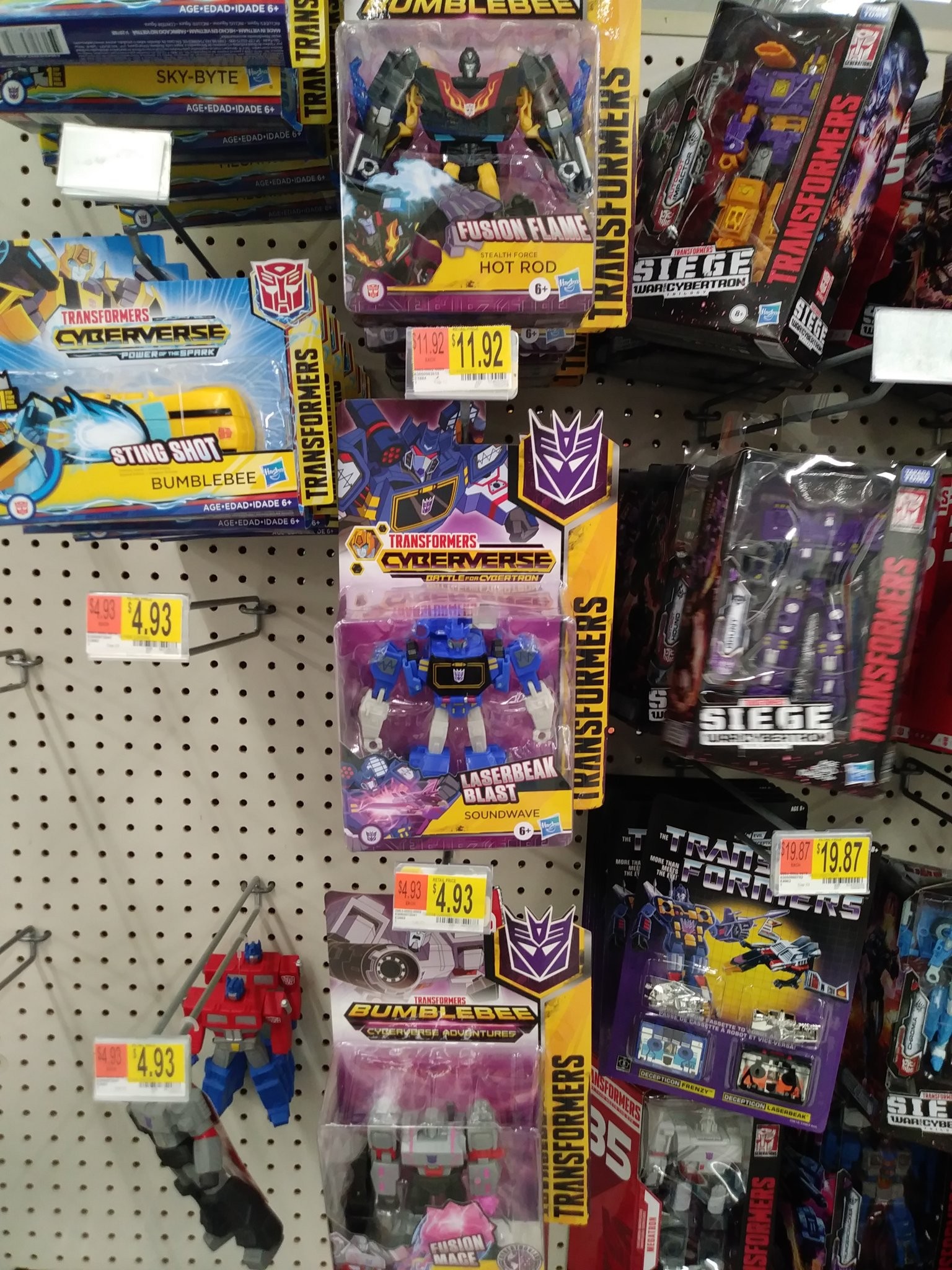 Transformers News: New Transformers Sightings in US with 2020 Deluxes, Ultra Class and Warrior Figures Transformers News: New Transformers Sightings in US with 2020 Deluxes, Ultra Class and Warrior Figures