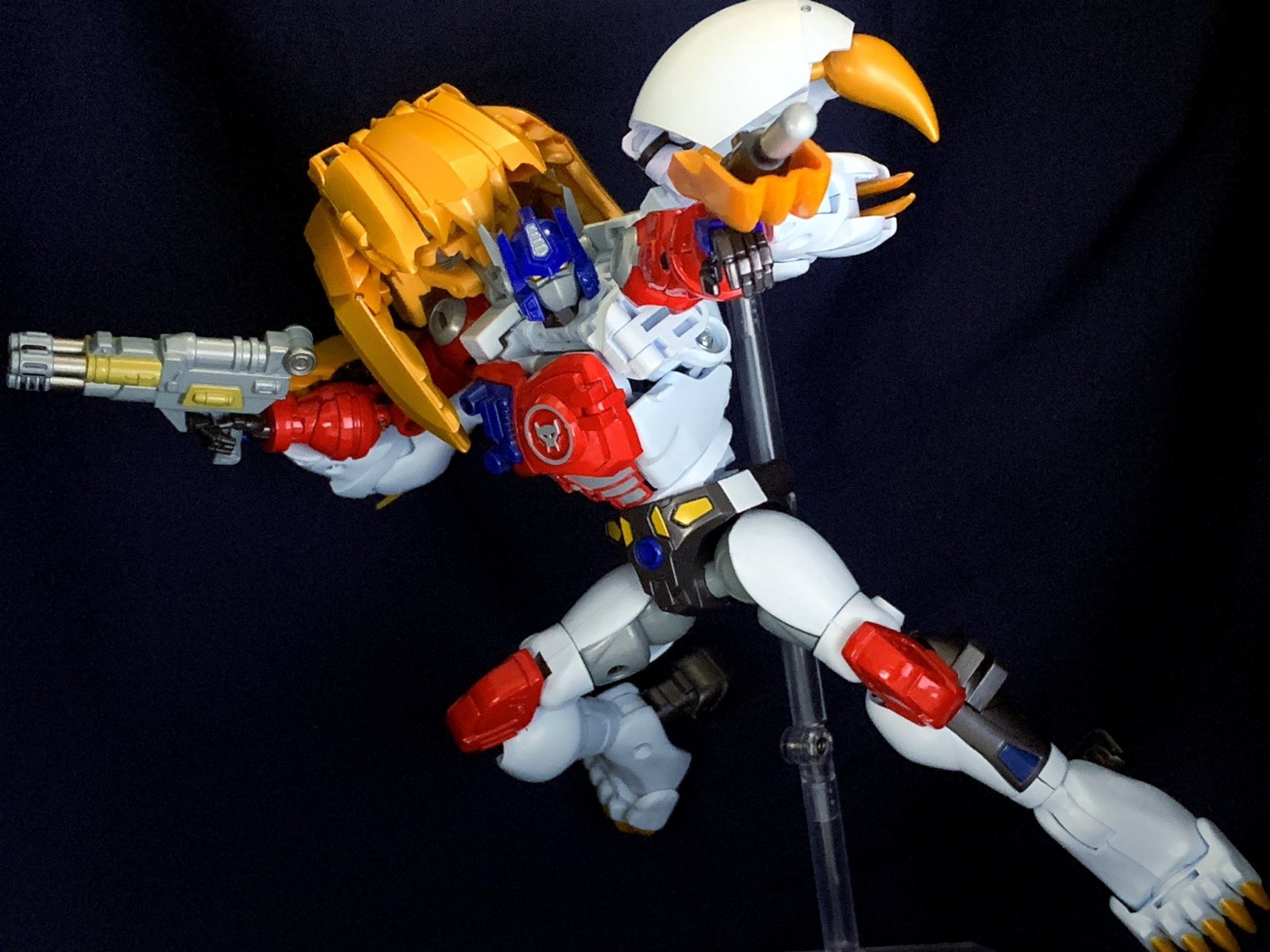 Transformers News: More In-Hand Images of MP 48 Lio Convoy