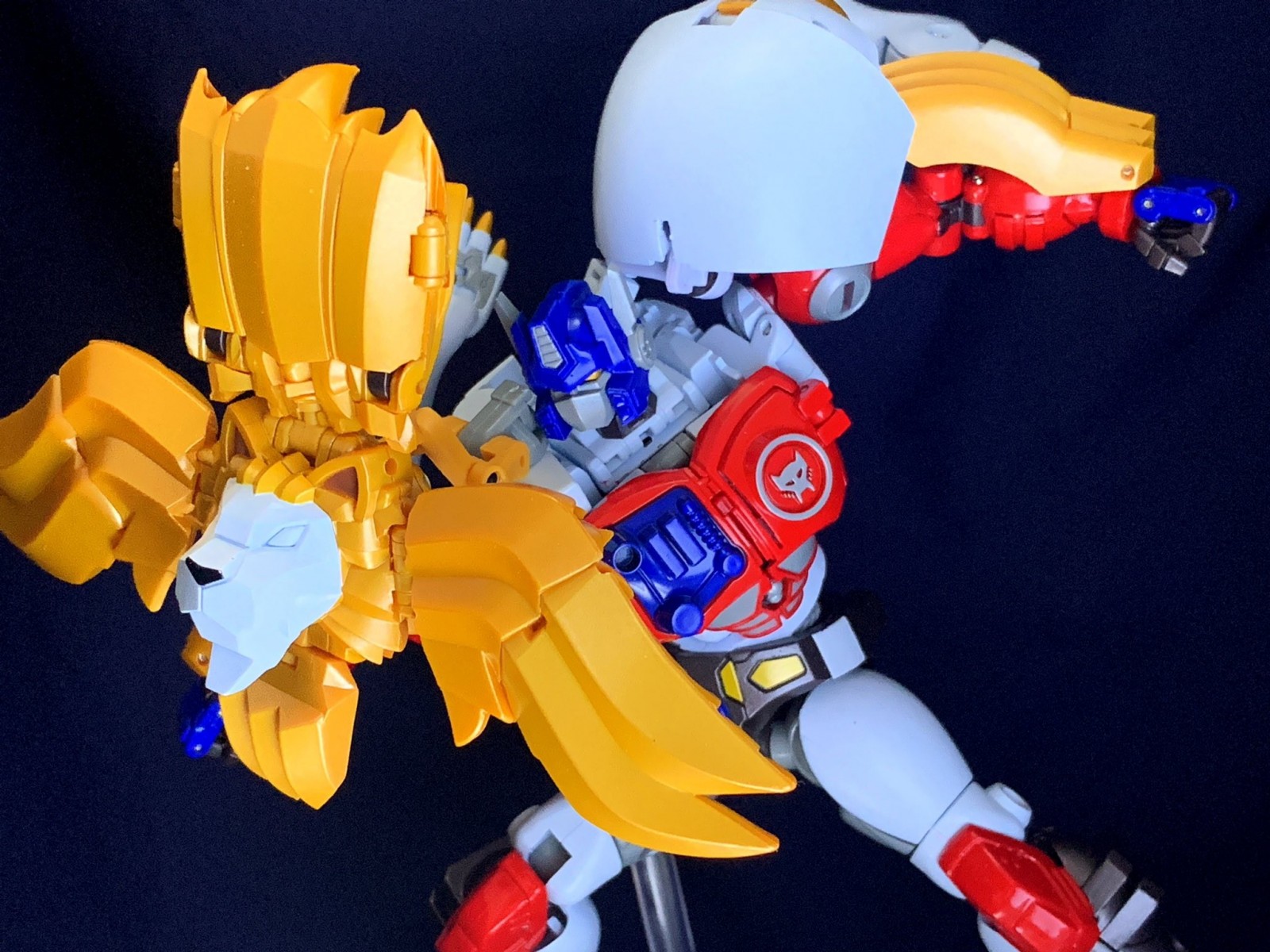 Transformers News: More In-Hand Images of MP 48 Lio Convoy