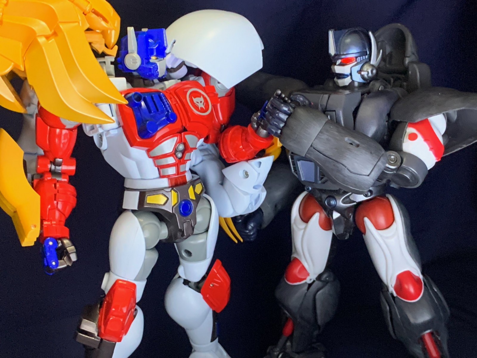 Transformers News: More In-Hand Images of MP 48 Lio Convoy