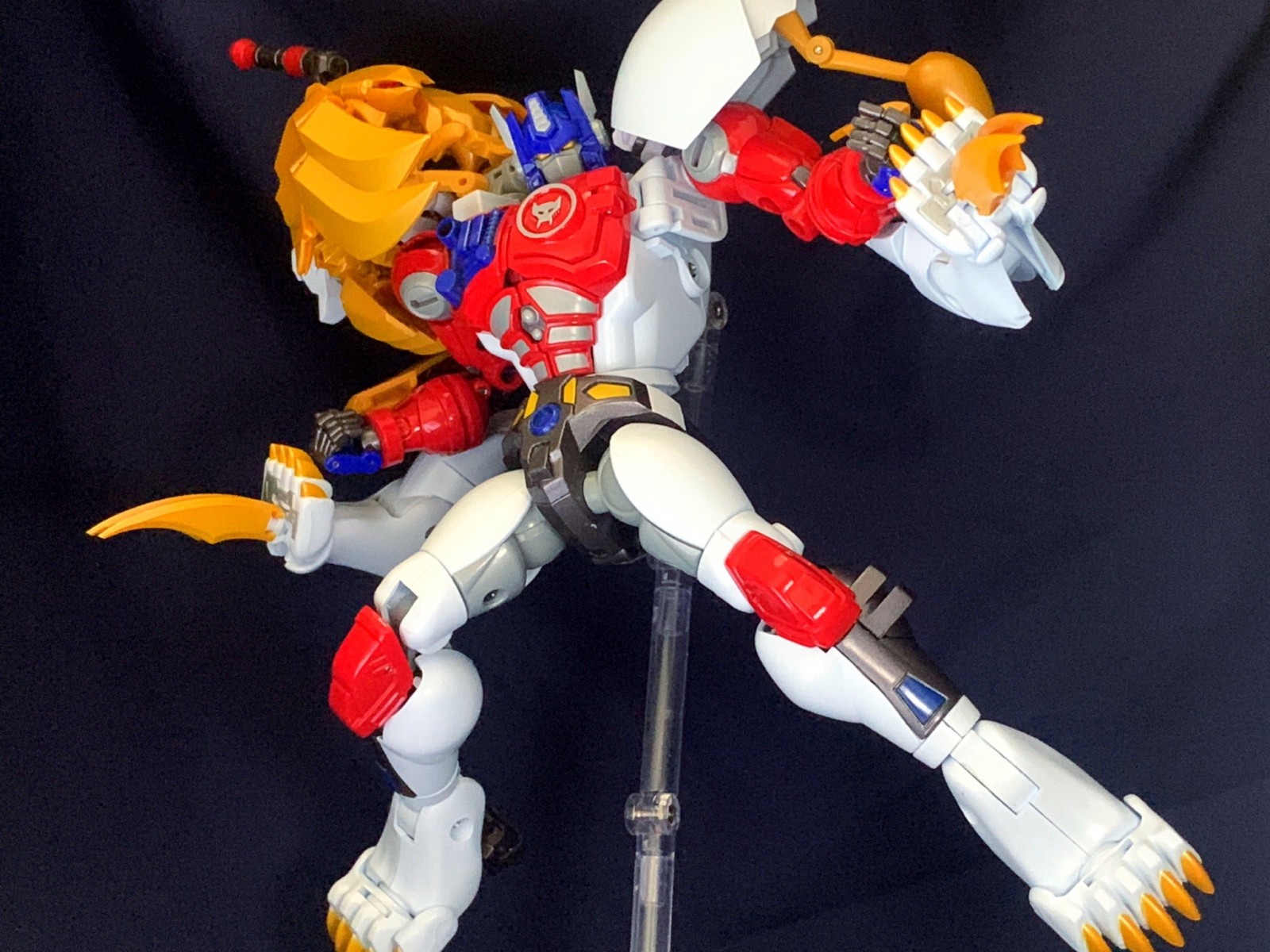 Transformers News: More In-Hand Images of MP 48 Lio Convoy
