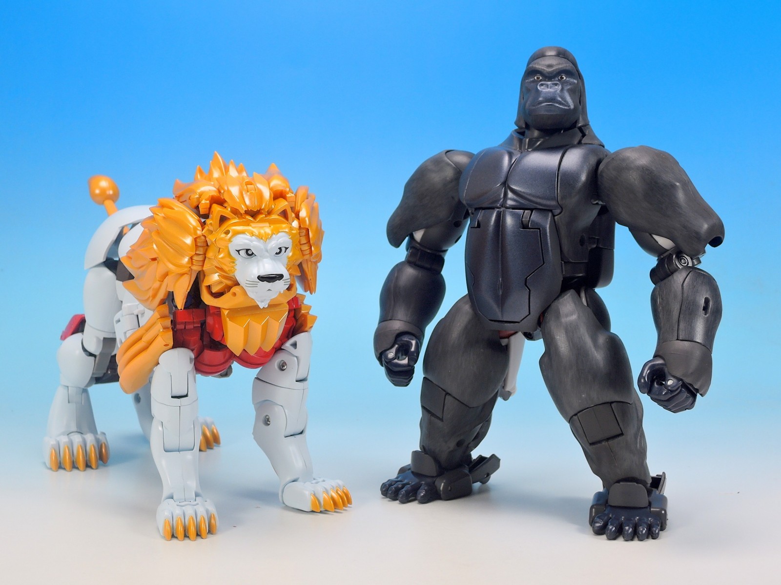 Transformers News: More In-Hand Images of MP 48 Lio Convoy
