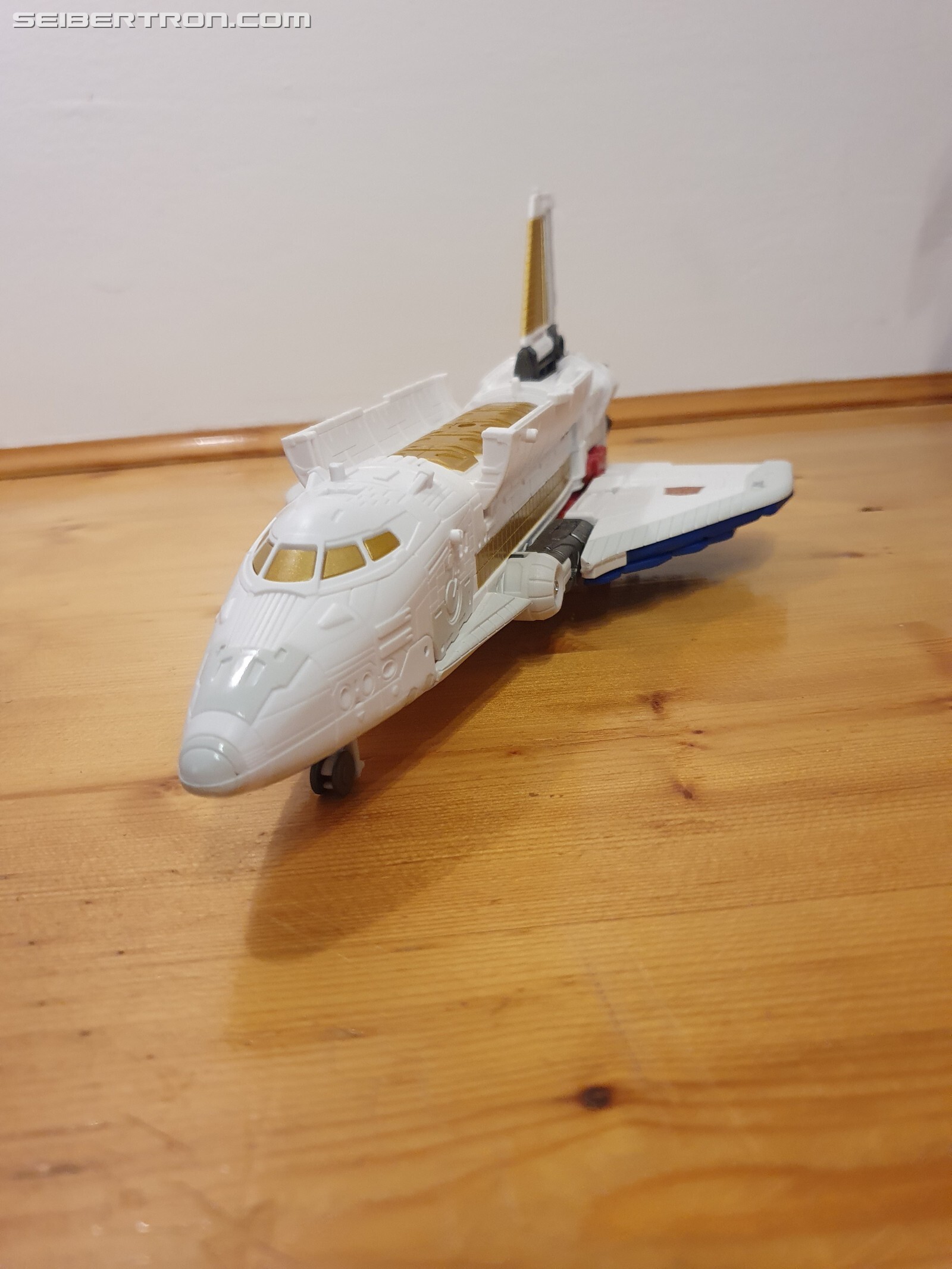 Transformers News: New In-Hand Photos Of Earthrise Commander Class Sky Lynx Transformers News: New In-Hand Photos Of Earthrise Commander Class Sky Lynx