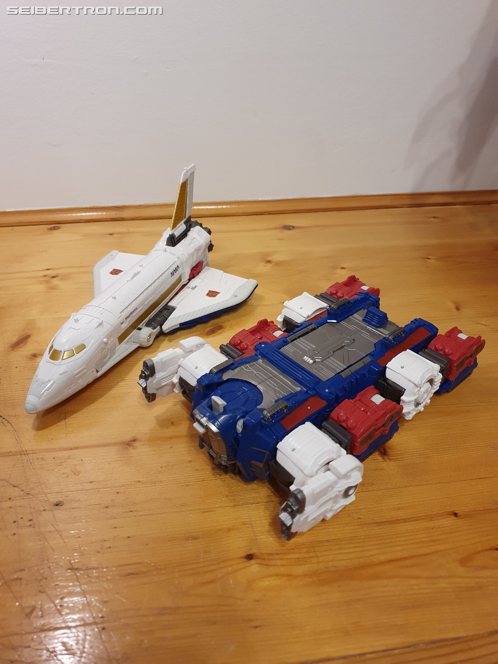 Transformers News: New In-Hand Photos Of Earthrise Commander Class Sky Lynx Transformers News: New In-Hand Photos Of Earthrise Commander Class Sky Lynx