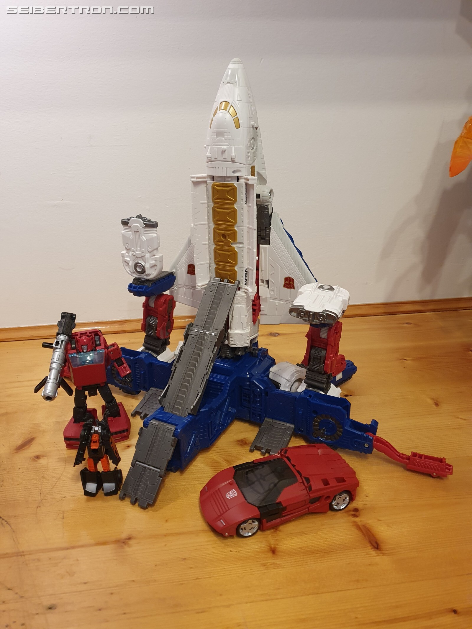 Transformers News: New In-Hand Photos Of Earthrise Commander Class Sky Lynx Transformers News: New In-Hand Photos Of Earthrise Commander Class Sky Lynx
