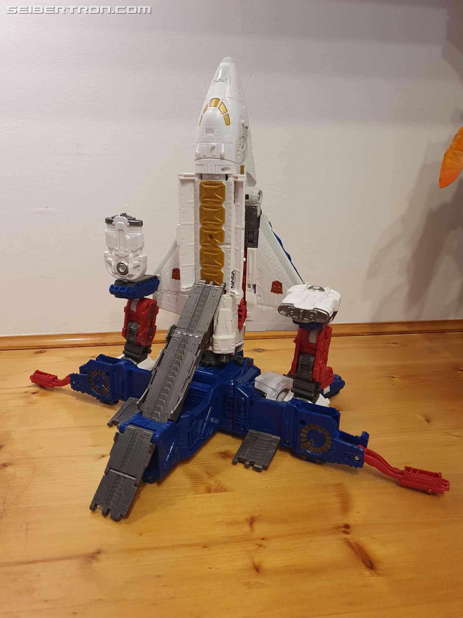 Transformers News: New In-Hand Photos Of Earthrise Commander Class Sky Lynx Transformers News: New In-Hand Photos Of Earthrise Commander Class Sky Lynx