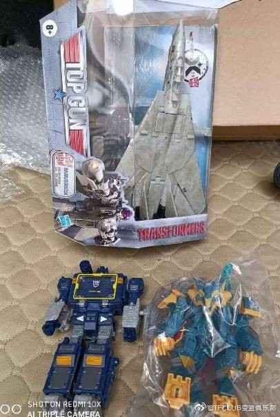 Transformers News: New Pictures of Earthrise Cyclonus Test Shot, Earthrise Thrust and Possible Earthrise Soundwave Transformers News: New Pictures of Earthrise Cyclonus Test Shot, Earthrise Thrust and Possible Earthrise Soundwave