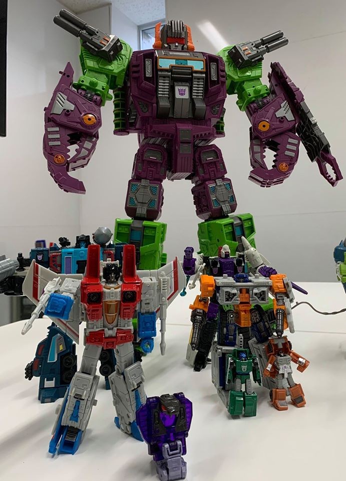 Transformers News: In Hand Images of Earthrise Scorponok with Height Comparisons