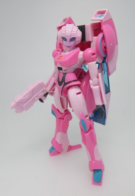 Transformers News: Cyberverse News Roundup with Images of Iaconus, Stealth Bumblebee and Arcee toys + Latest Episode