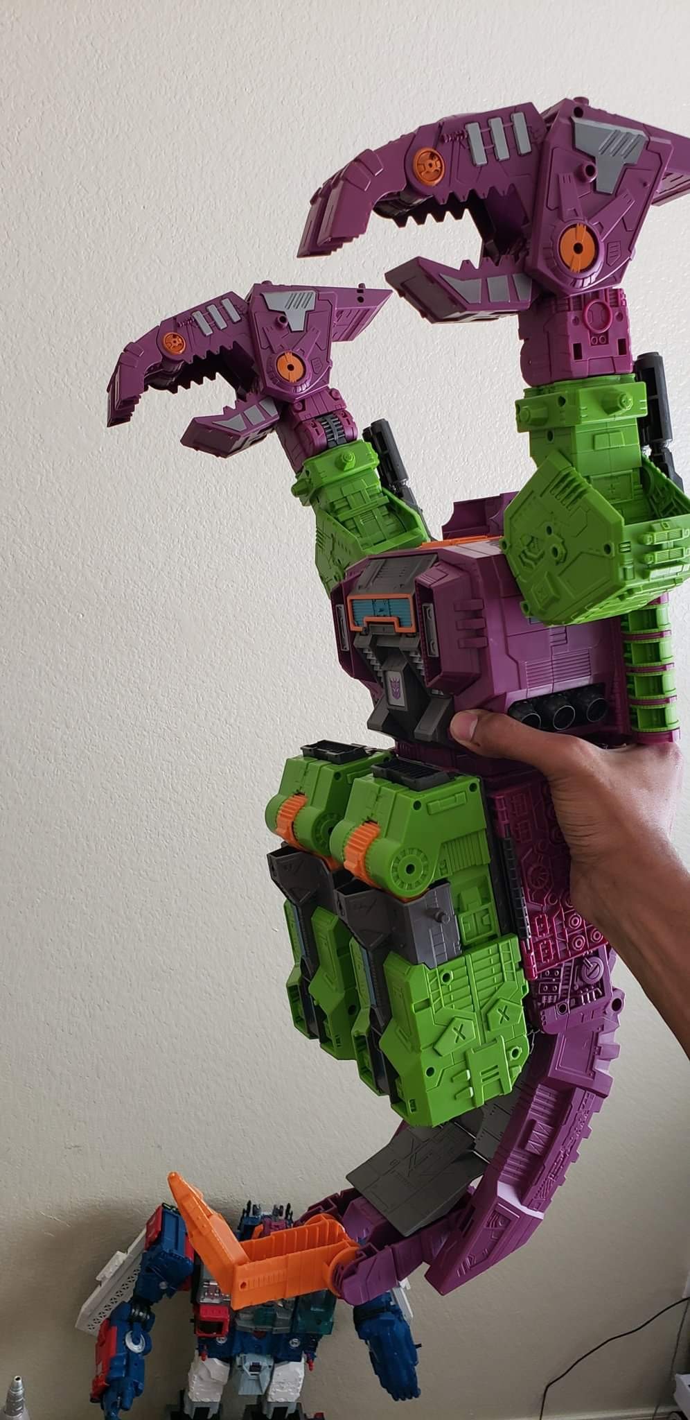 Transformers News: New In Hand Images of Transformers Earthrise Titan Class Scorponok Show off Fan Modes