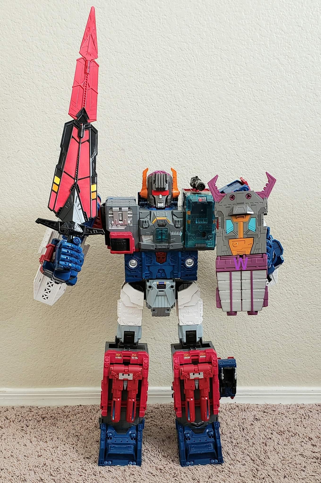 Transformers News: New In Hand Images of Transformers Earthrise Titan Class Scorponok Show off Fan Modes