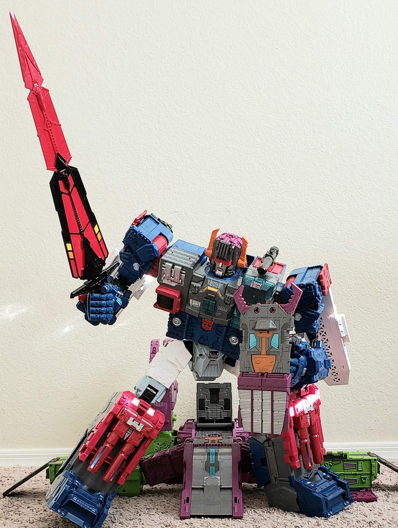Transformers News: New In Hand Images of Transformers Earthrise Titan Class Scorponok Show off Fan Modes