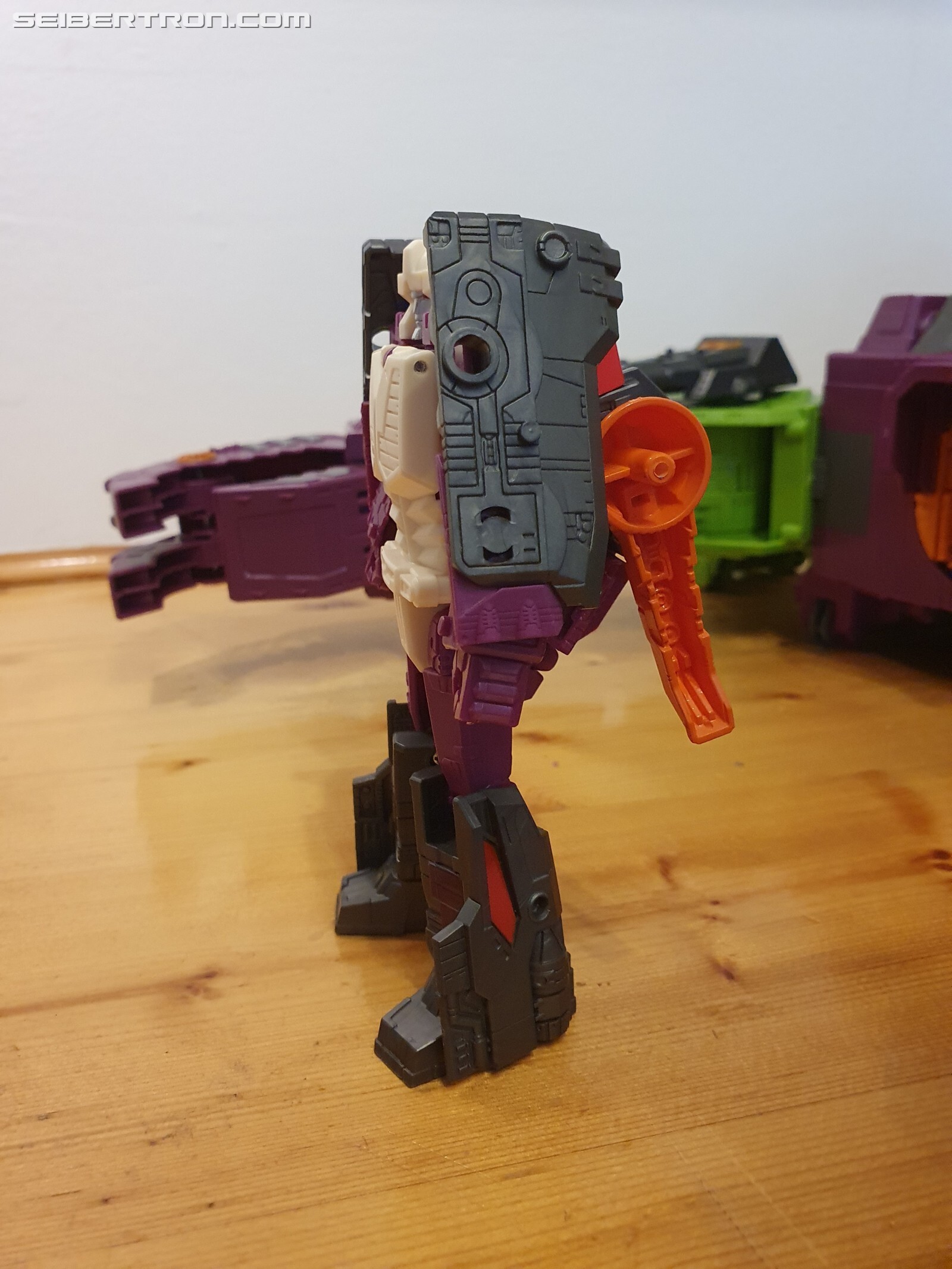 Transformers News: In-hand Gallery and Thoughts Of Transformers Earthrise Titan Class Scorponok Transformers News: In-hand Gallery and Thoughts Of Transformers Earthrise Titan Class Scorponok