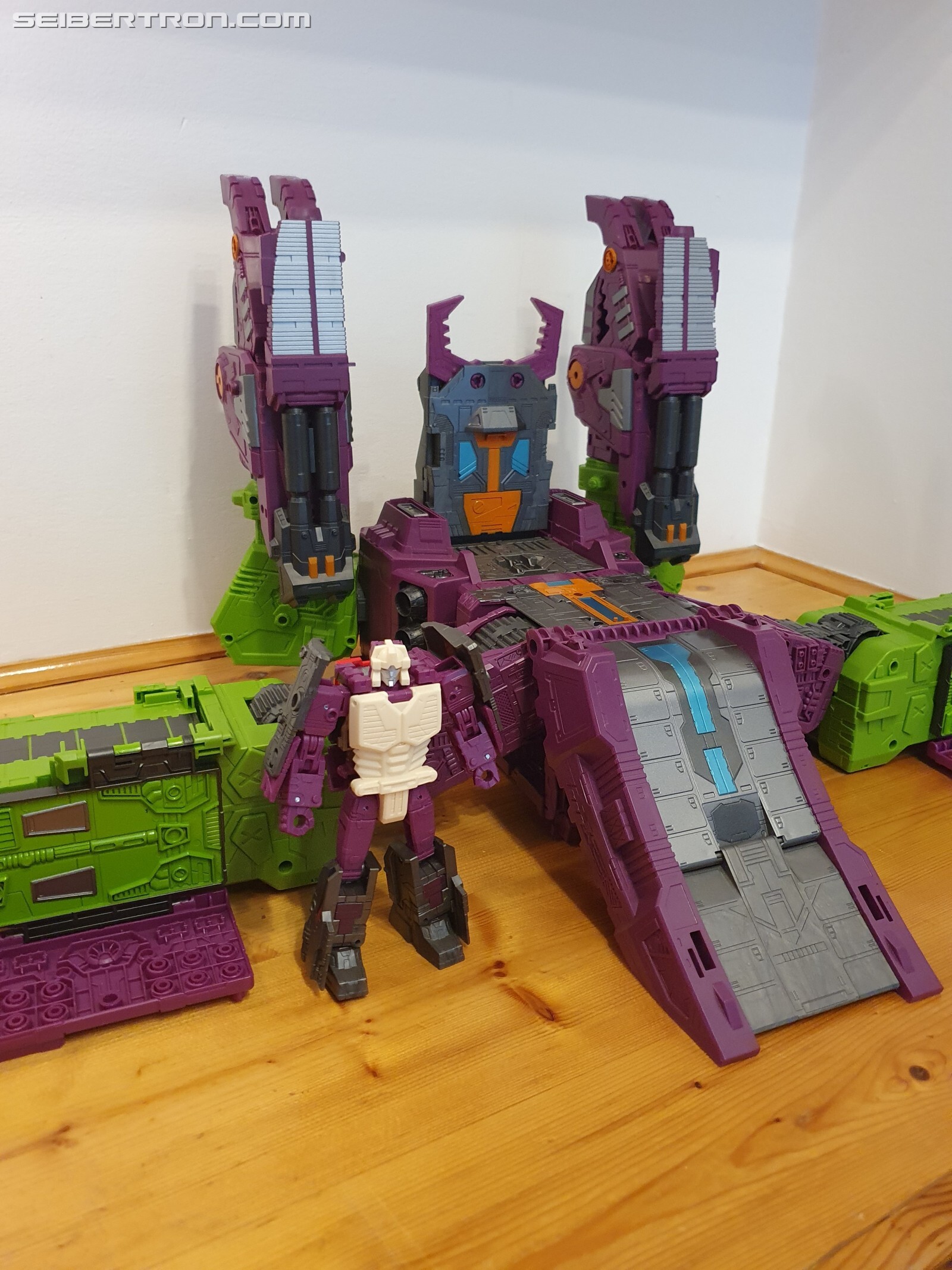 Transformers News: In-hand Gallery and Thoughts Of Transformers Earthrise Titan Class Scorponok Transformers News: In-hand Gallery and Thoughts Of Transformers Earthrise Titan Class Scorponok