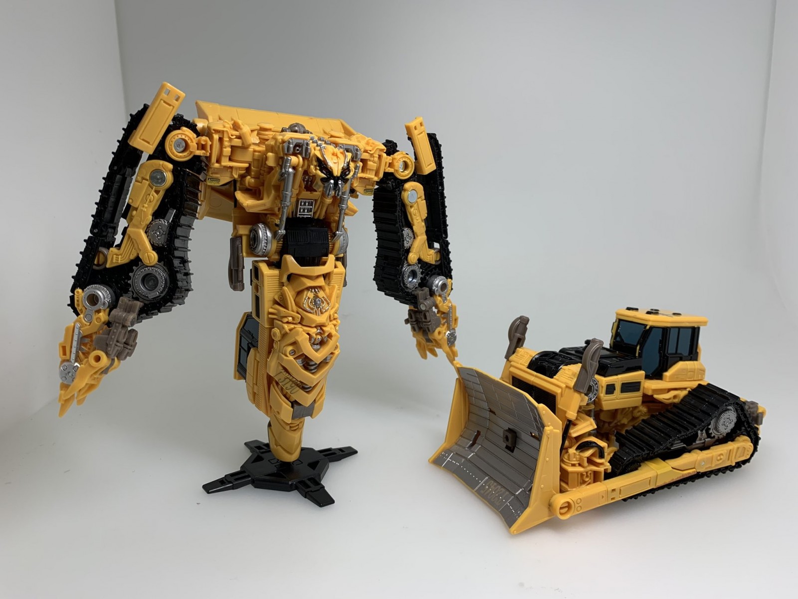 Transformers News: Takara Tomy Twitter Shows New Images of Studio Series Skipjack