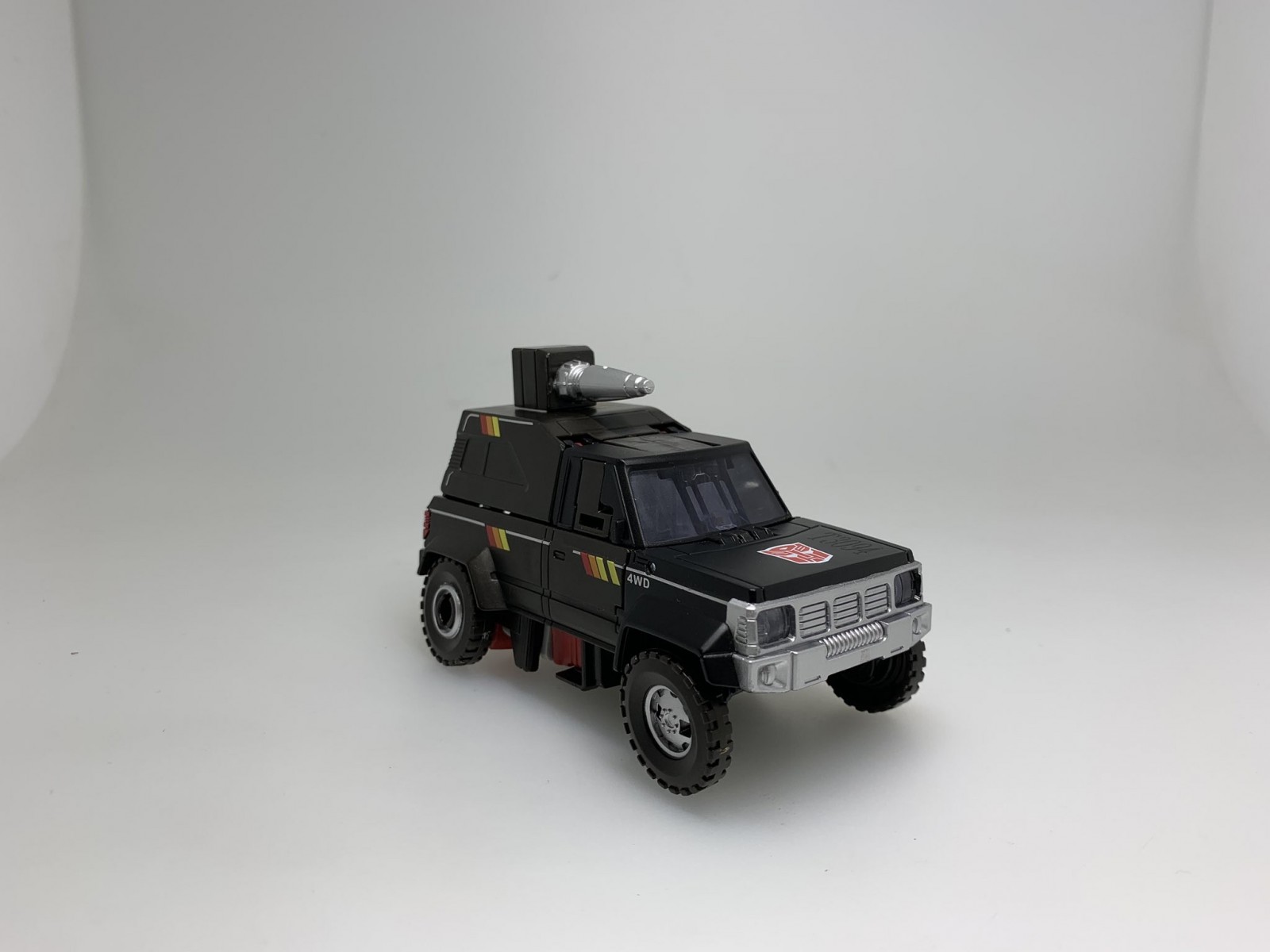 Transformers News: Tomy Takara Share New Photos of Earthrise Arcee, Cyberverse Arcee and Earthrise Trailbreaker