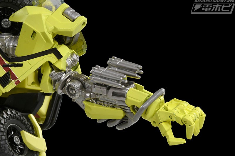 Transformers News: New Photos Of MPM-11 Ratchet From Dengeki Hobby Web