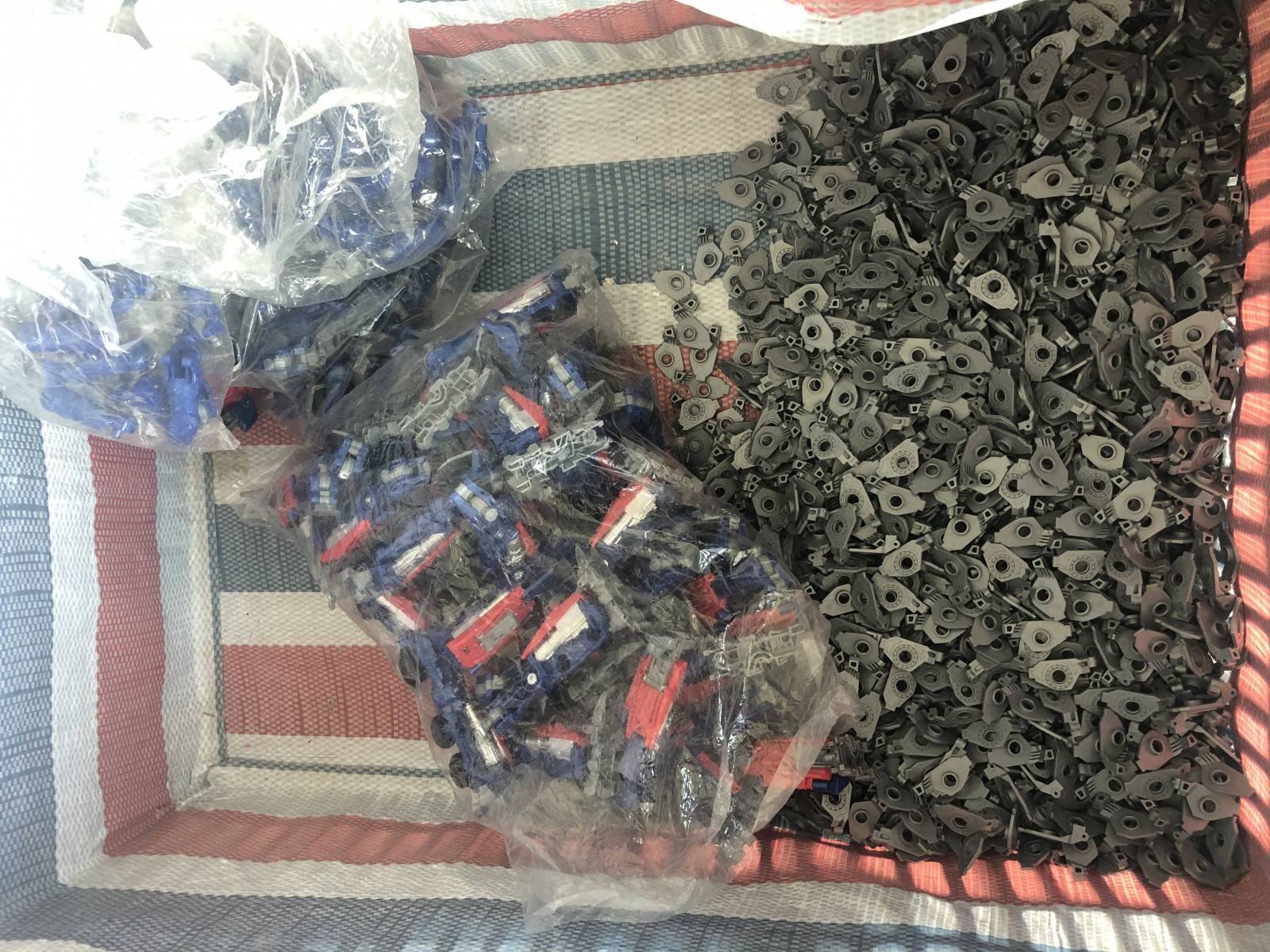 Transformers News: Shanghai Police Crack Down on Transformers KOs, Raiding Factories and Arresting People