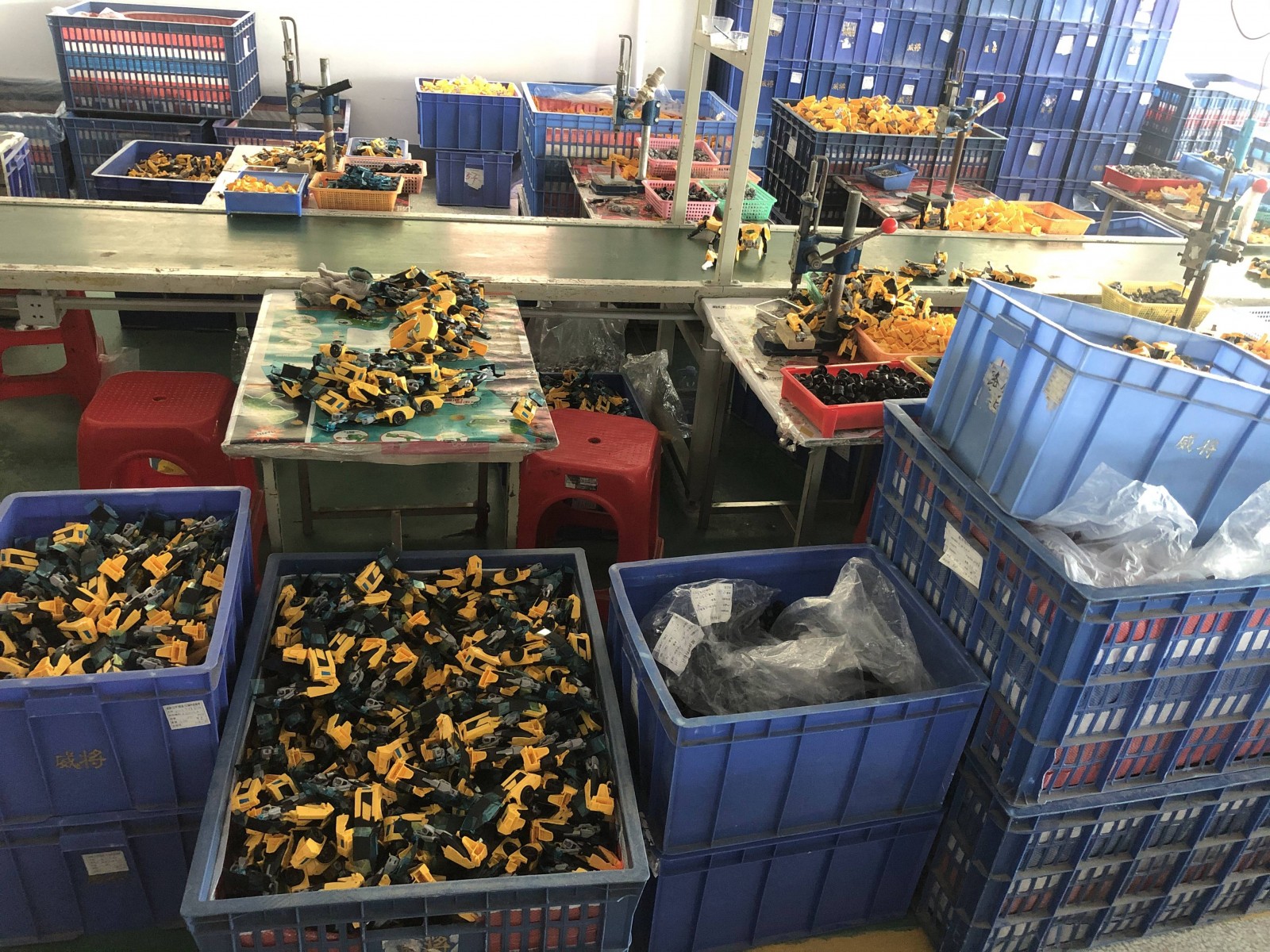Transformers News: Shanghai Police Crack Down on Transformers KOs, Raiding Factories and Arresting People