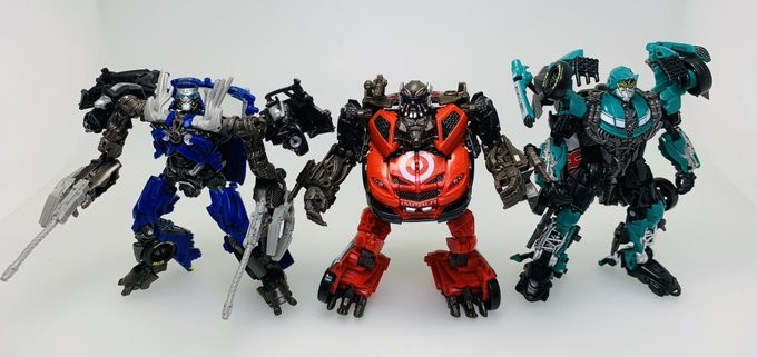 Transformers News: New Images of Studio Series Leadfoot next to his fellow Wreckers Transformers News: New Images of Studio Series Leadfoot next to his fellow Wreckers