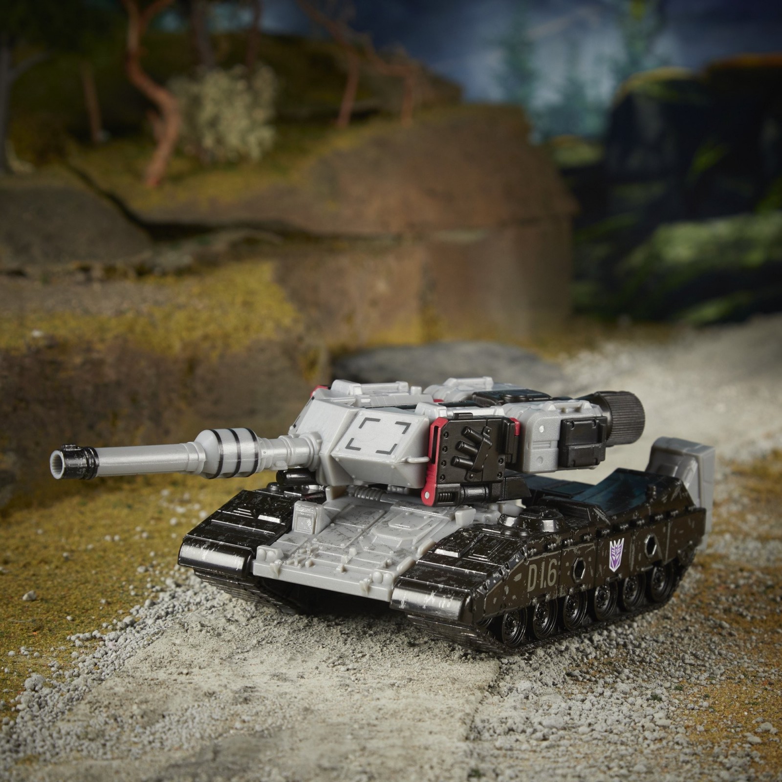 Transformers News: New Images of Transformers Earthrise Sunstreaker and Megatron Transformers News: New Images of Transformers Earthrise Sunstreaker and Megatron