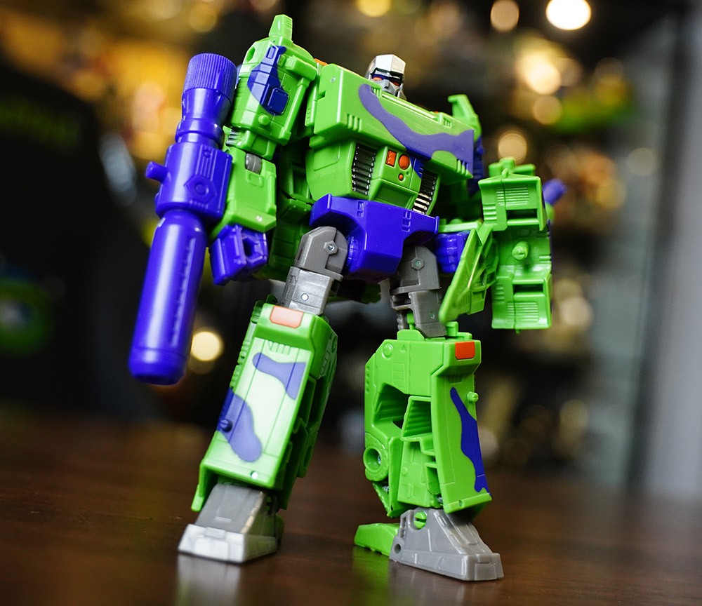 Transformers News: In Hand Pictures and Unboxing Video for Transformers Generations Selects G2 Sandstorm and Megatron