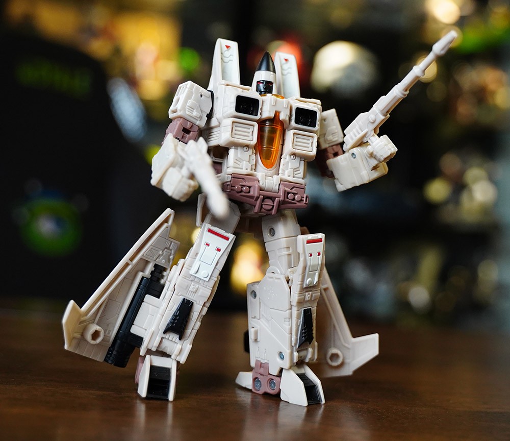 Transformers News: In Hand Pictures and Unboxing Video for Transformers Generations Selects G2 Sandstorm and Megatron