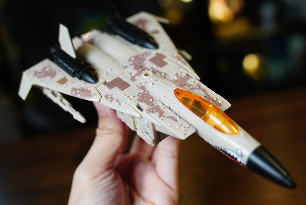 Transformers News: In Hand Pictures and Unboxing Video for Transformers Generations Selects G2 Sandstorm and Megatron