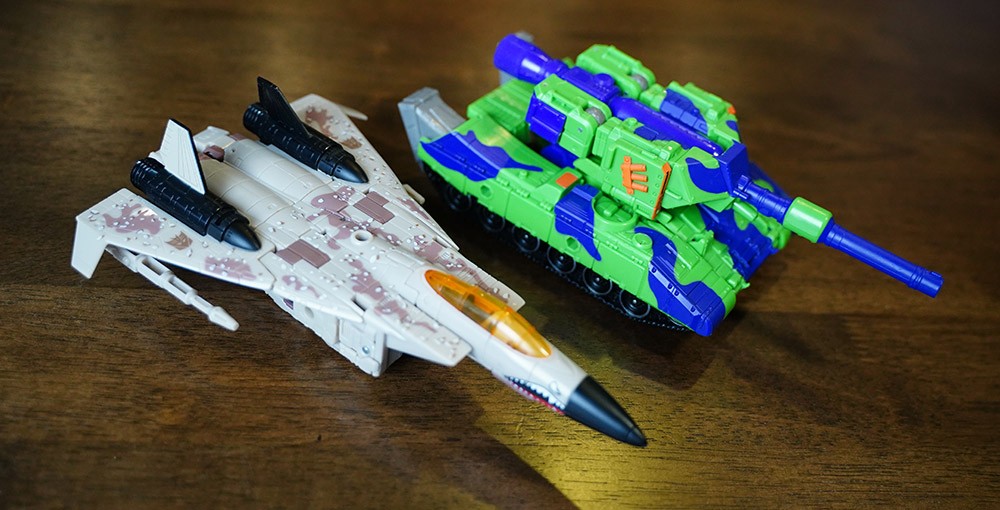 Transformers News: In Hand Pictures and Unboxing Video for Transformers Generations Selects G2 Sandstorm and Megatron