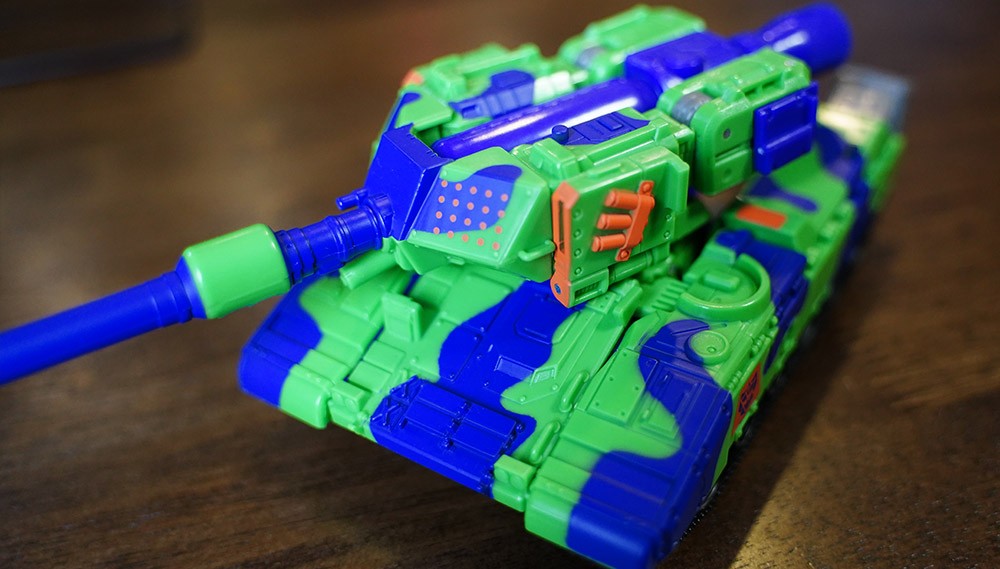 Transformers News: In Hand Pictures and Unboxing Video for Transformers Generations Selects G2 Sandstorm and Megatron